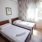 The Pine Grove * 格勒姆