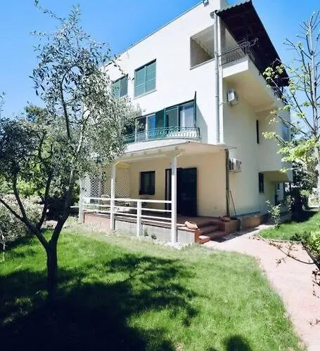 度假居 The Pine Grove 格勒姆